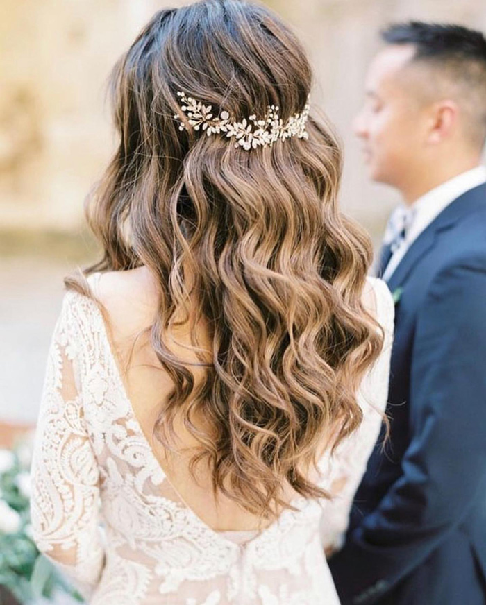 Beachy waves 2024 wedding hair