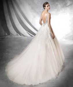 30 + Oh So Beautiful Wedding Dress Trains