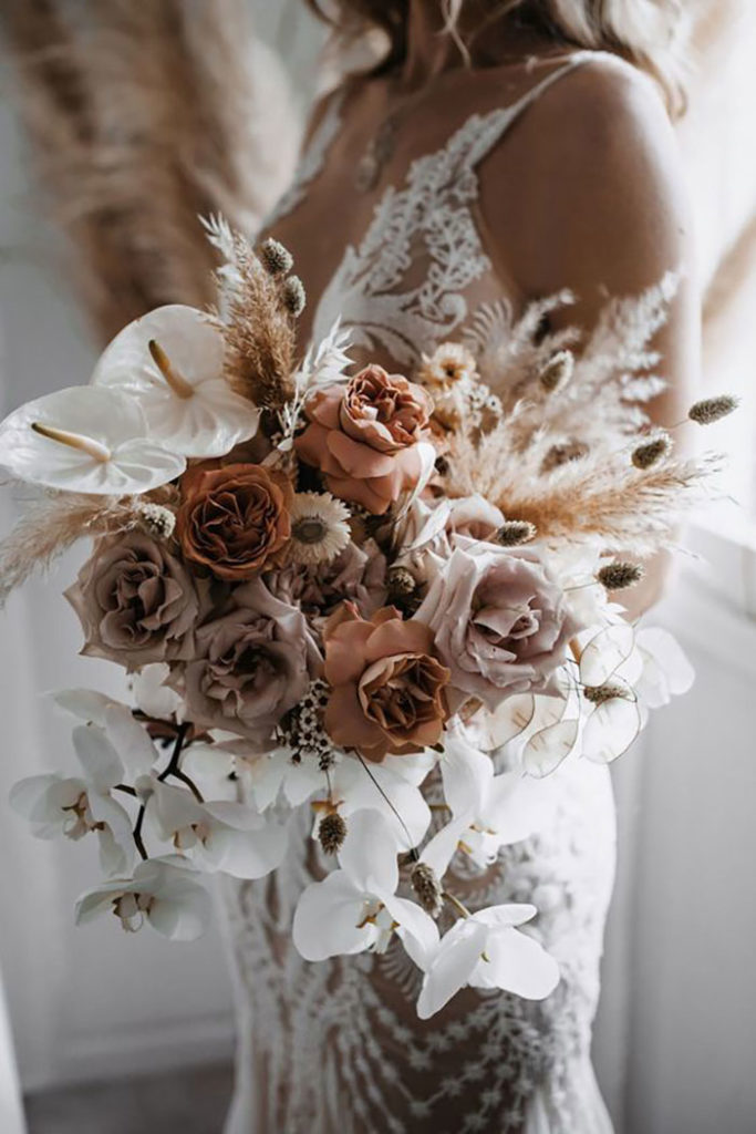 Wedding Traditions Why Brides Carry A Bouquet Modern Wedding