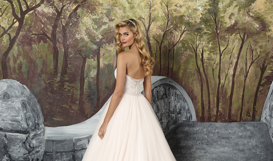 Justin Alexander Classic Romance Wedding Dress Feature