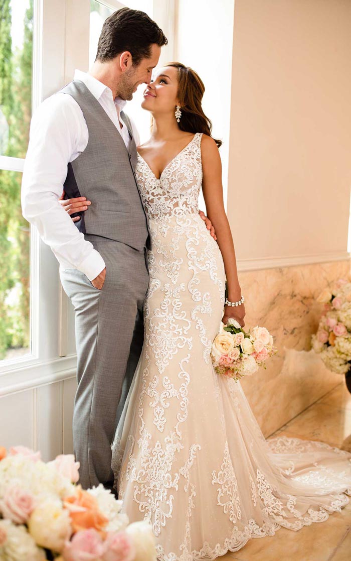 6646 - Boho and Lace Wedding Dress - Size 12 - STELLA YORK