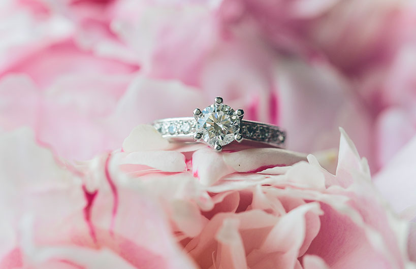 Sparkling Ring Feature